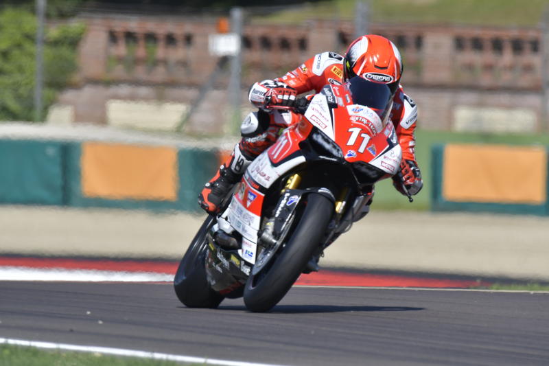 Matteo Ferrari in pista con il Caberg Drift Evo