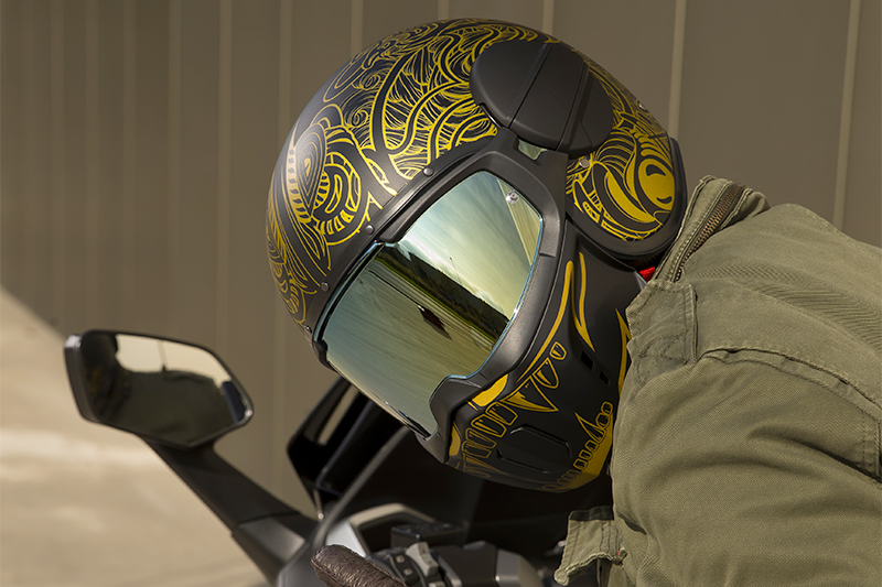 Custom your helmet with tinted visor