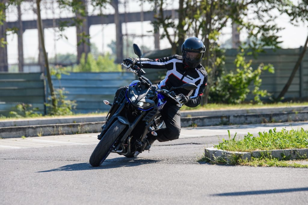 Caberg Ghost per prova su strada Yamaha mt-09