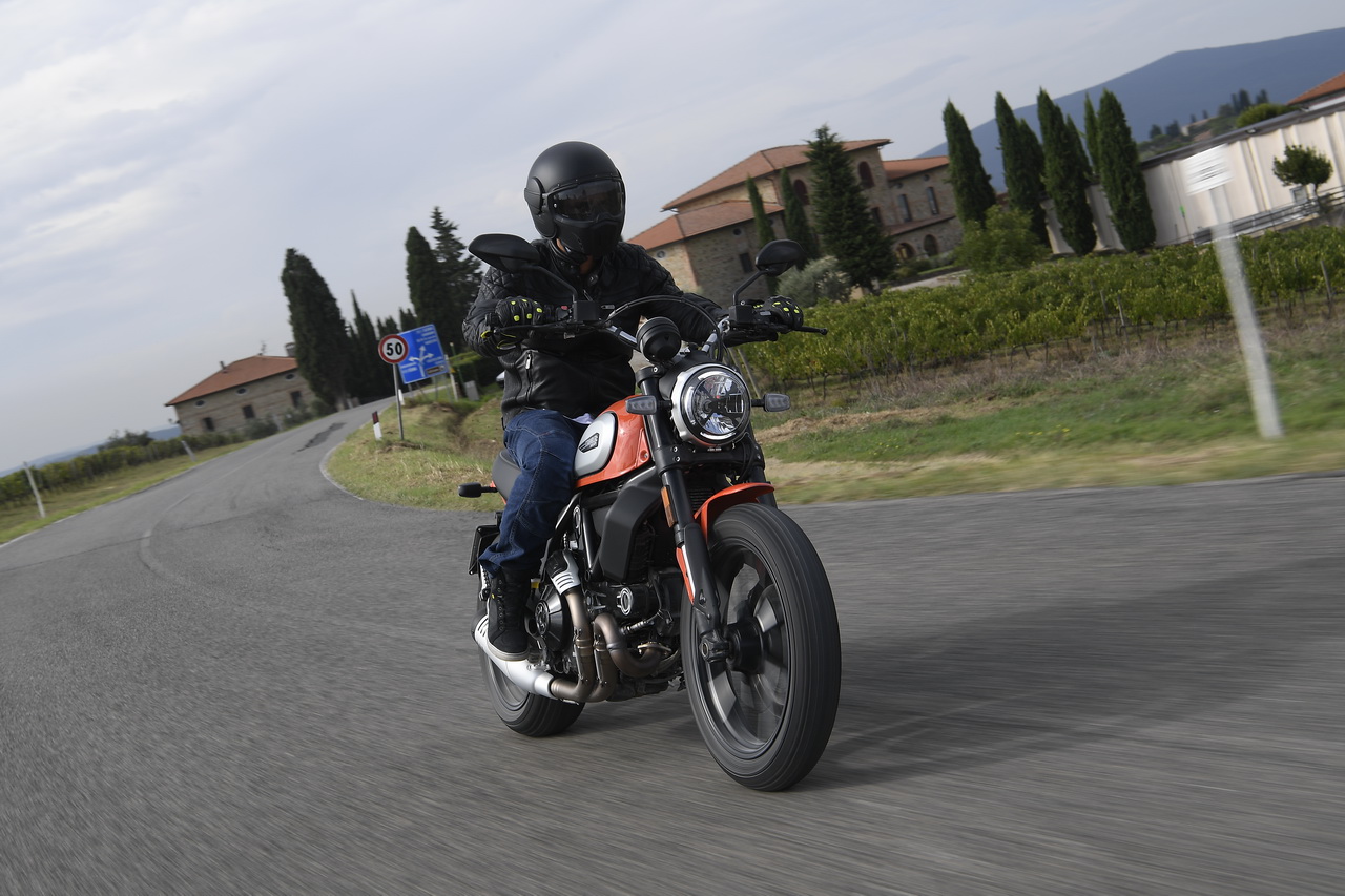 Casco caberg in azione