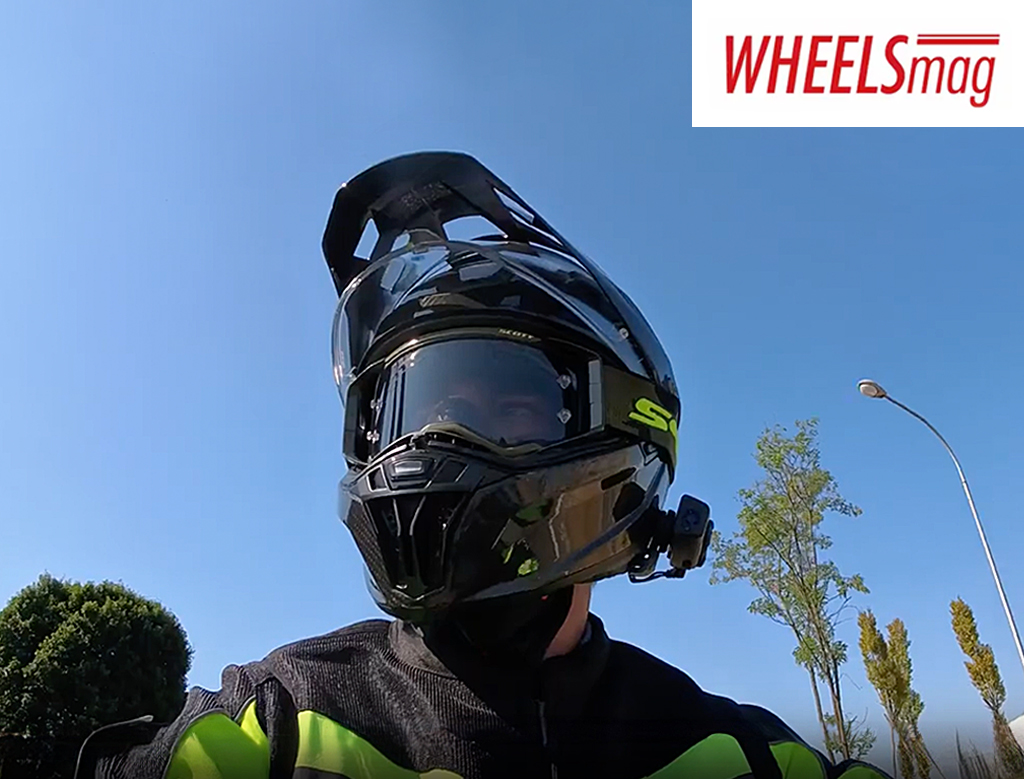 casco TANAMI carbon indossato da un motociclista di Wheelsmag
